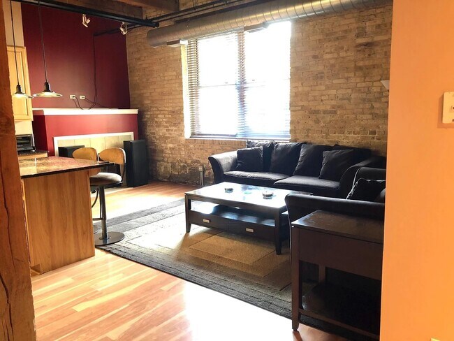 Photo - 1740 N Maplewood Ave Unit 116