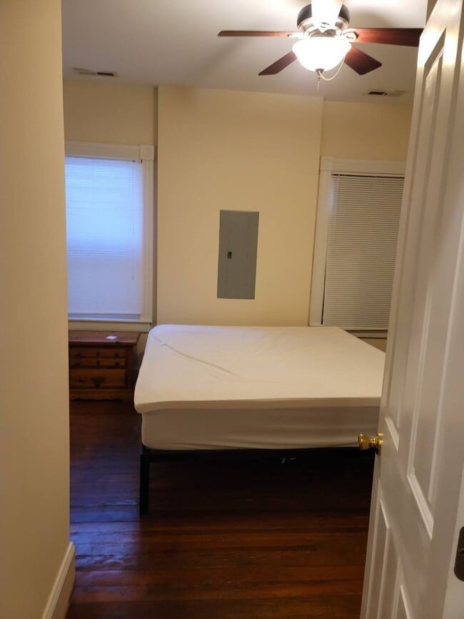 Photo - 3412 E Marshall St