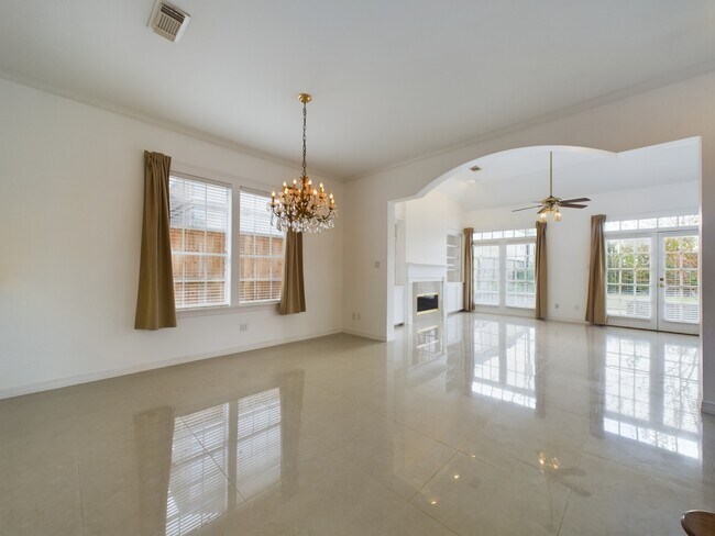 5627 Winsome Ln
