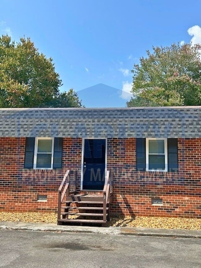 Building Photo - 615 Beech Cir NW Unit Apt. 3