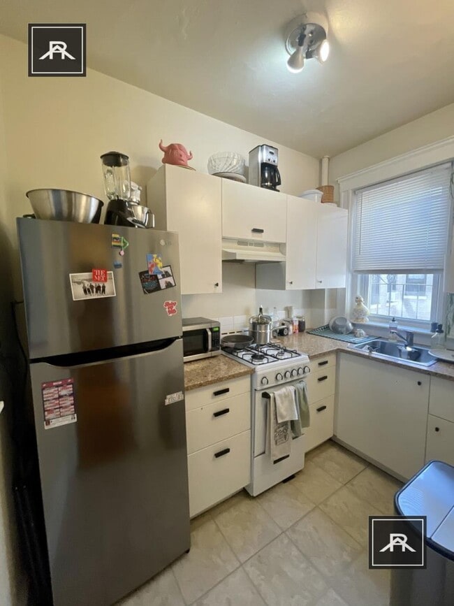 Building Photo - 2 bedroom in Brighton MA 02135 Unit 7 Rental