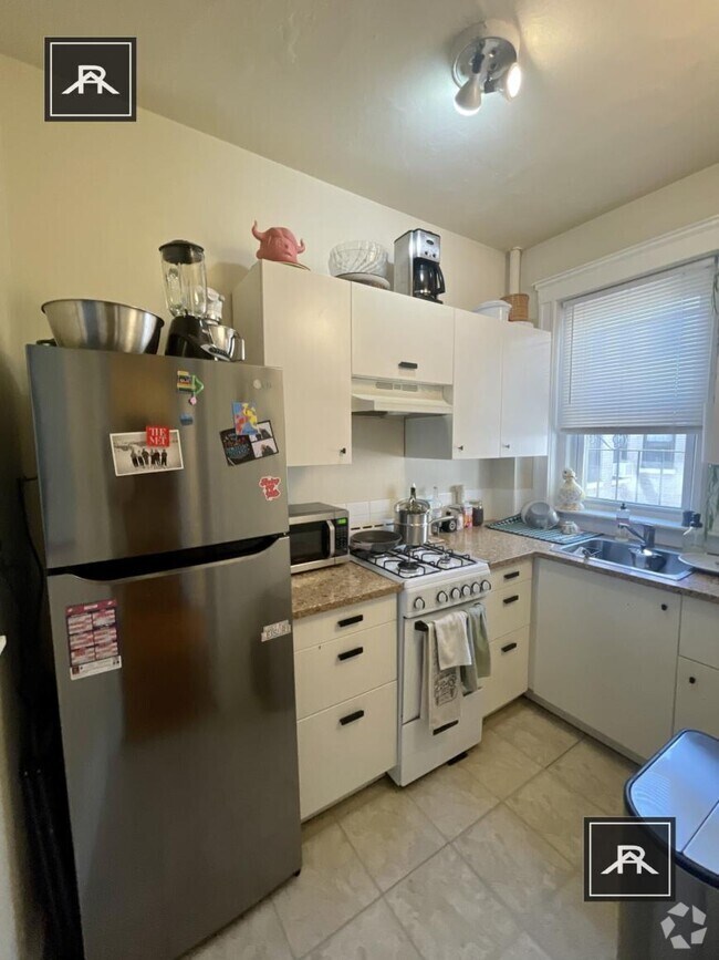 Building Photo - 2 bedroom in Brighton MA 02135 Unit 7 Rental