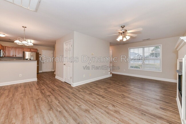 Photo - 1002 Hannah Pl