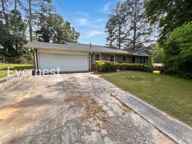 Photo - 418 Center Cir SW