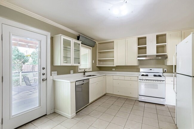 Photo - 1402 Cullen Ave