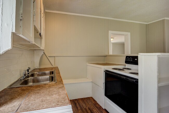 Photo - SF-036-1705 South Q Street TriPlex Unidad Studio @ 1705 1/2