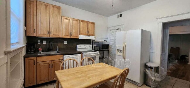Building Photo - 6009 Kingsbury Ave Unit 2nd fl