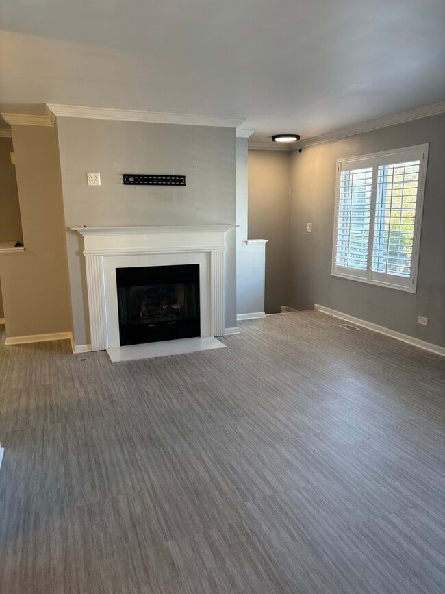 Photo - 268 Windsor Ct Unit D