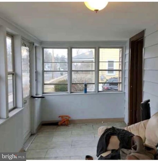 Photo - 303 Ellis St