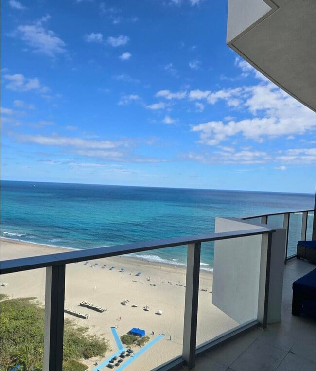 Building Photo - 3100 N Ocean Dr Unit 1801 Rental