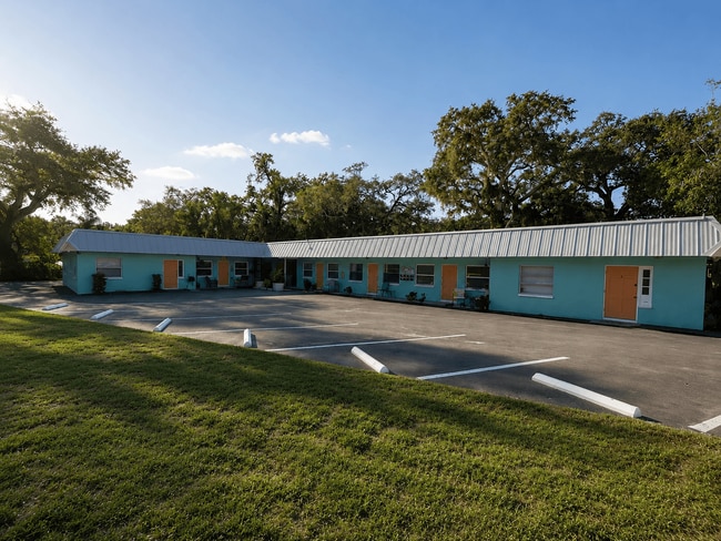 Building Photo - 2 Bed/1 Bath - Unit 8