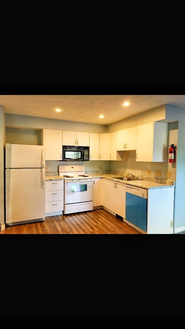 Building Photo - 1350 S College Mall Rd Unit 1350