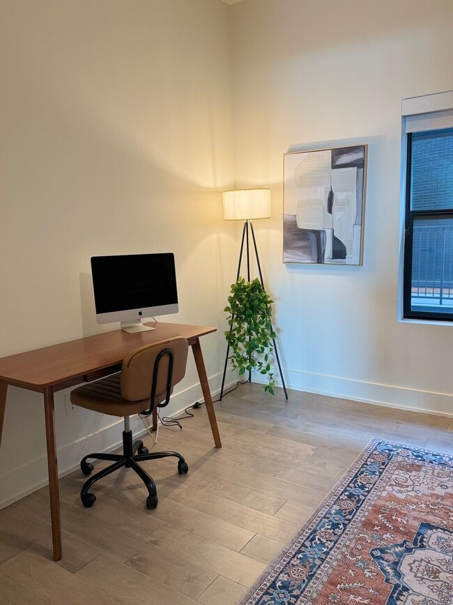 Building Photo - 422 W 9th St Unit 103