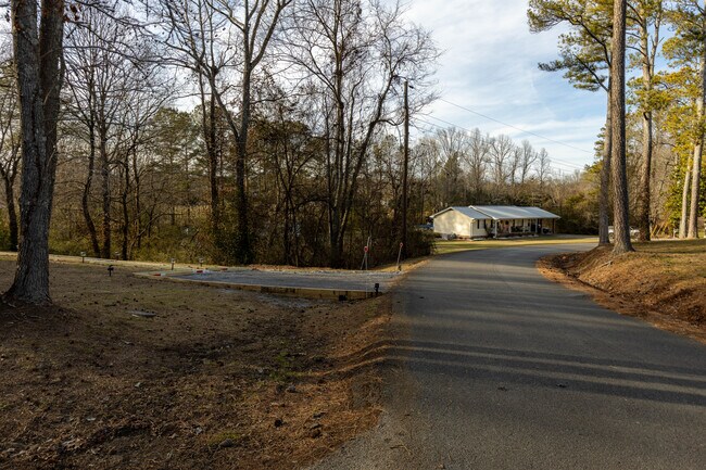 Photo - 2290 Malibu Dr SE