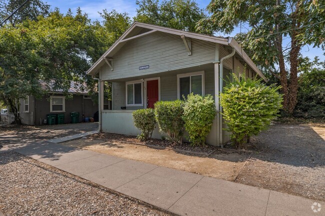 Building Photo - 3 Bedroom Across from Chico State and WREC! Rental