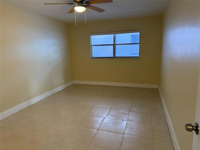 Photo - 1450 N Riverside Dr Unit 204