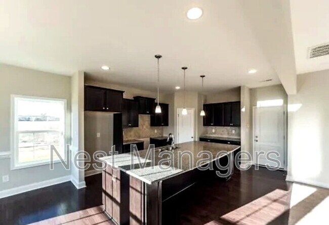 Photo - 113 Tellmont St