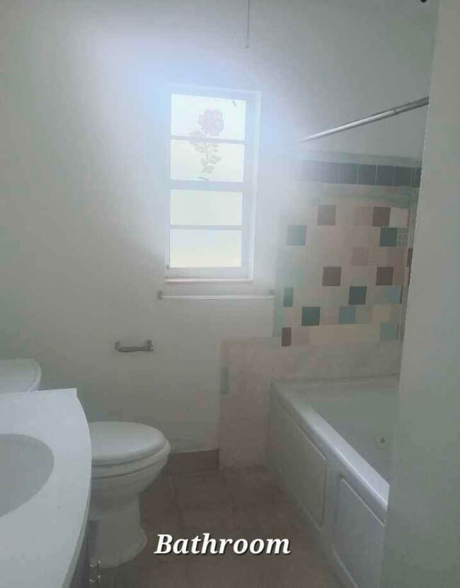 Photo - 300 Joe Hilton St