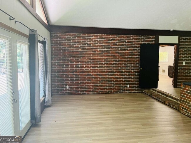 163 Old Norton Rd