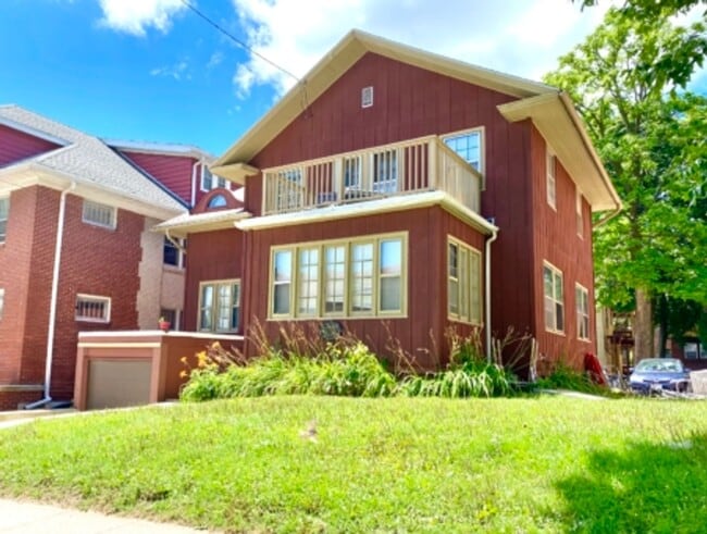 Building Photo - 42 N Breese Terrace Rental