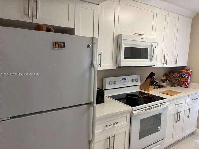 Photo - 10806 N Kendall Dr