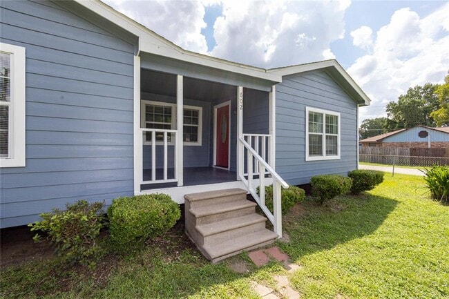 Photo - 602 Lamar St House