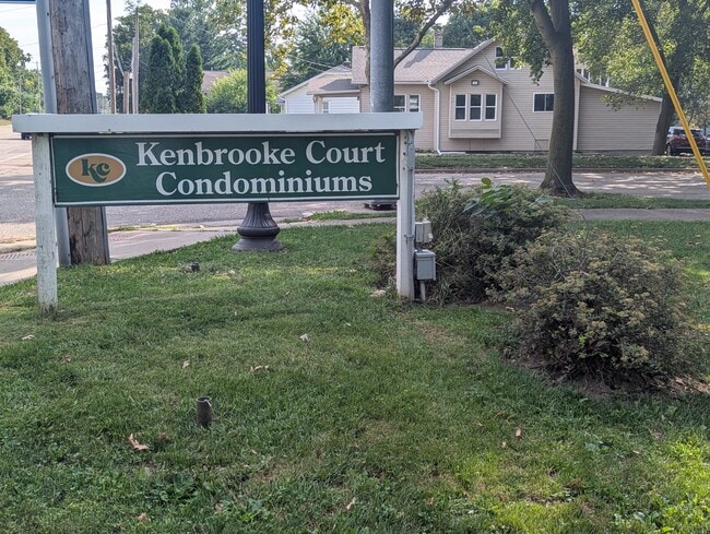 Building Photo - 3639 Kenbrooke Ct