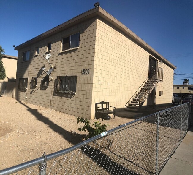 Building Photo - 2909 E Elm Ave Unit 2909 Elm Ave #2