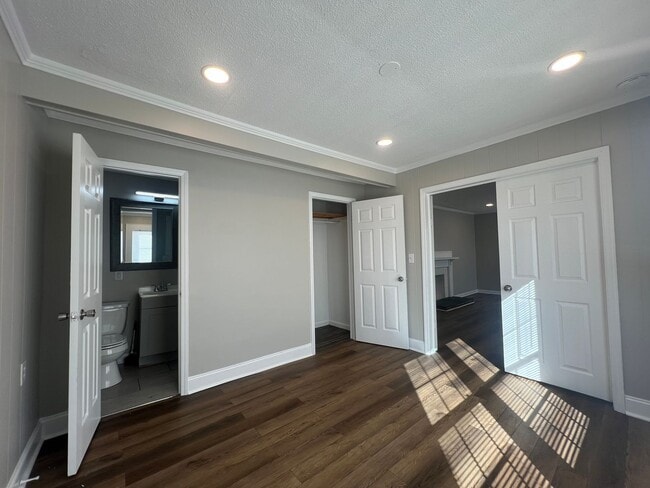 Photo - **MOVE-IN Special $500 off the 1st full month's rent with lease signed by 12/10/25**