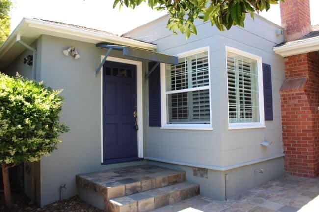 Building Photo - 709 N Claremont St Unit 709 N Claremont St