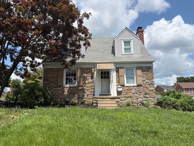 Building Photo - 1011 Providence Rd