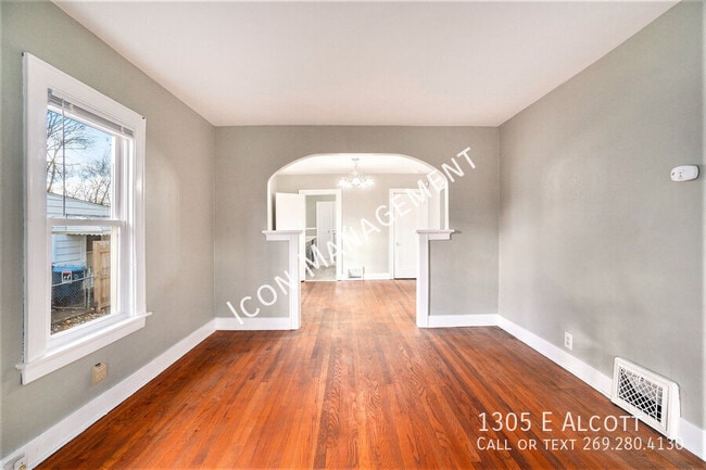 Photo - 1305 E Alcott-