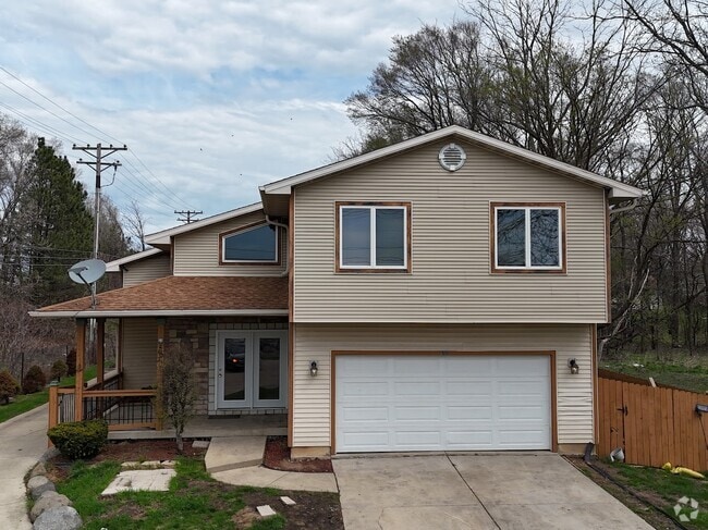 Building Photo - 4002 Alvarez Ave Rental