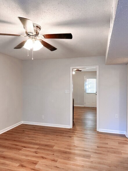 Photo - 470 Martha Ln Unidad B