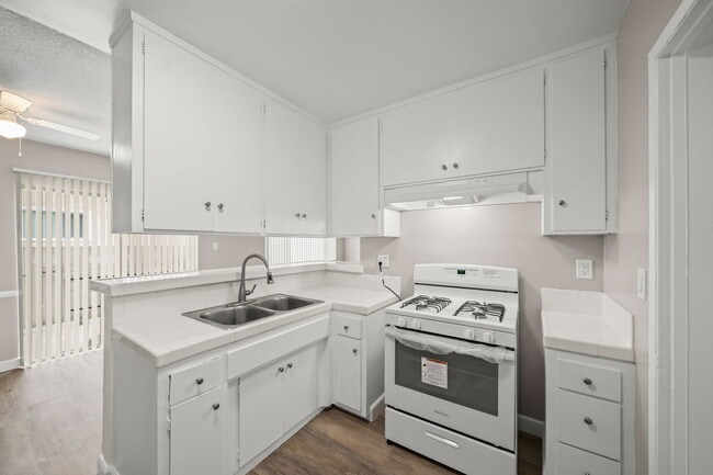 Photo - 13627-13737 1/2 Lemoli Ave