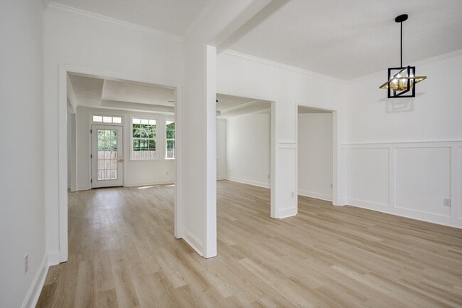 Photo - 412 Riley Ln