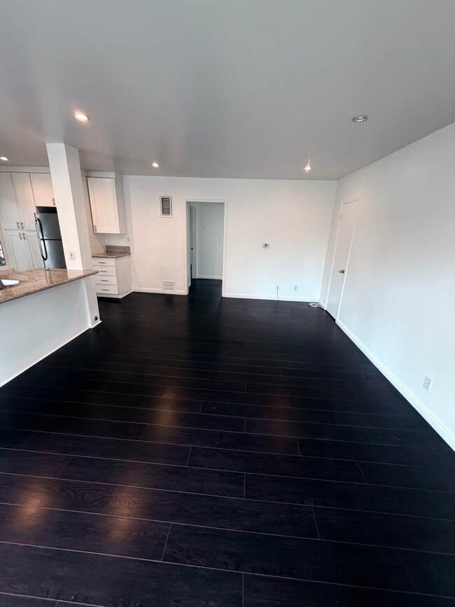 Living Room - 123 S St Andrews Pl Unit #20