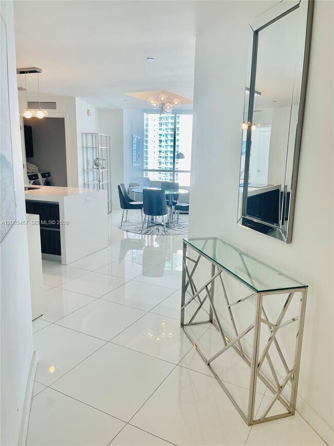 Photo - 851 NE 1st Ave Unidad 2303