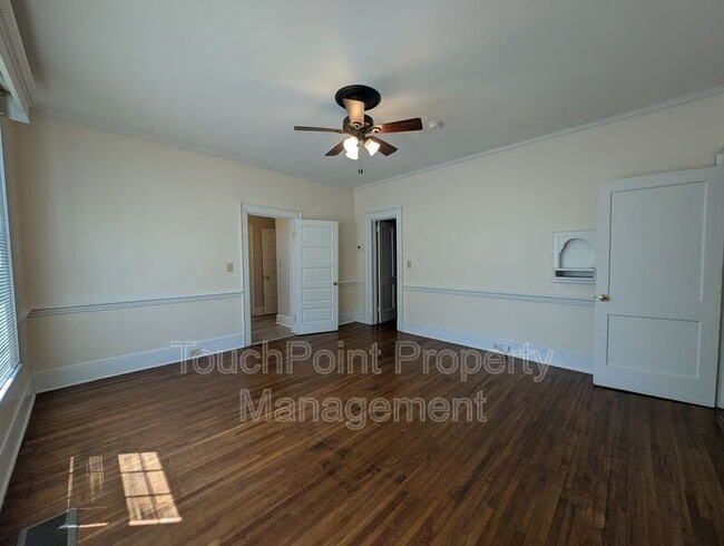 Photo - 476 Spring St SW