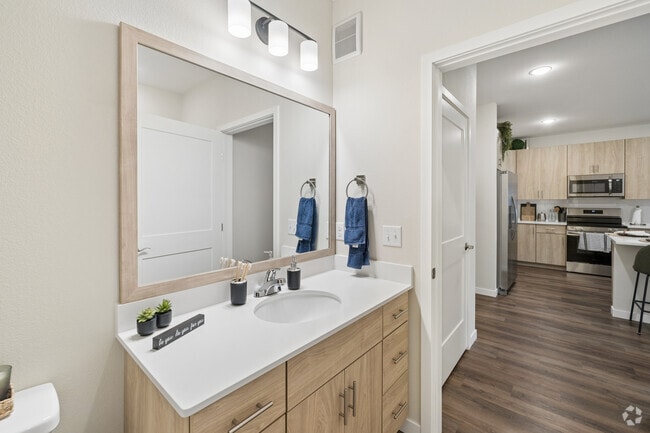 2BR, 2BA - 1,072SF - Second Bathroom