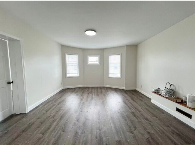 Photo - 539 Washington St