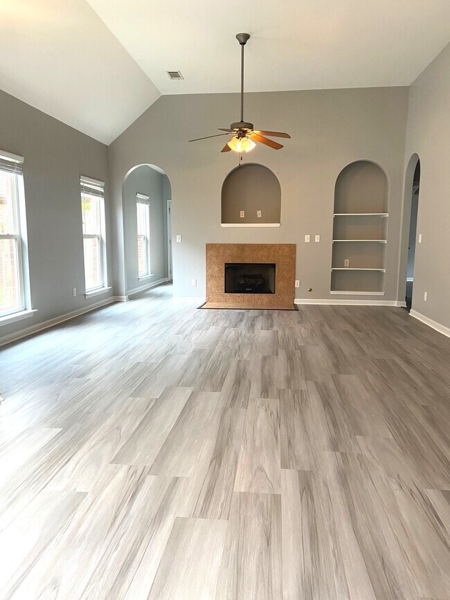 Photo - 256 Oxmoor Pl