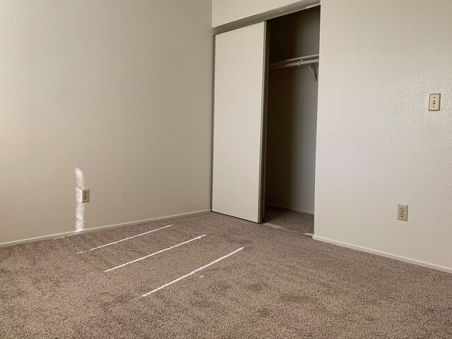 Building Photo - 2 bed 1.5 bath with a 2-car garage in Rocklin Rental