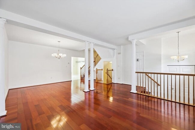 Photo - 7445 Gillingham Row