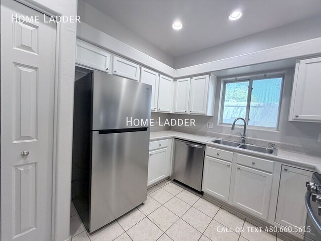 Photo - 651 W Fairway Cove Dr