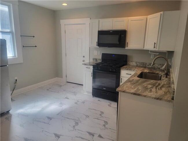 Photo - 599 Stanley Ave