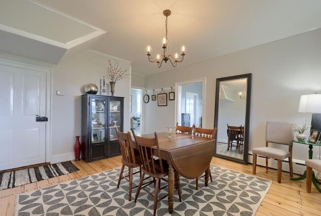 Photo - 2047 Jarvis Rd