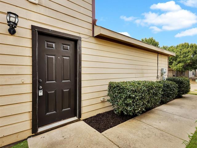 Photo - 10713 Many Oaks Dr