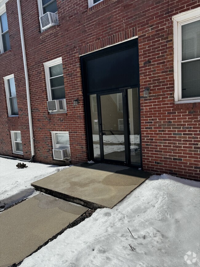 Building Photo - Dundee Court Unit 15 Rental