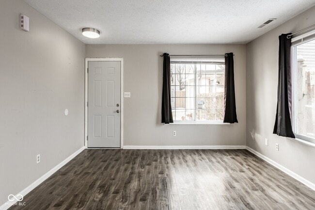 Photo - 700 Mountain Pine Dr